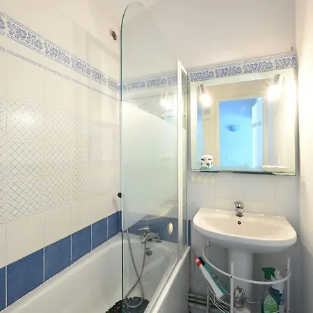 526 Clos Des Thermes 26 Courtyard, Parking And Pool Villa